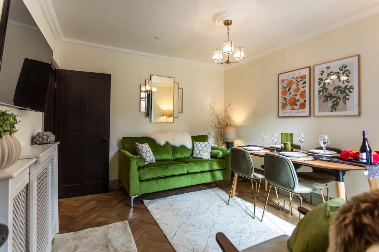 Luxe Stratford Townhouse Beautifully Renovated, Well Equipped, Sleeps 4, 2 Bathrooms, Free Parking - Minutes Walk To Town, Rsc & Pubs - Pet Friendly Zewnętrze zdjęcie