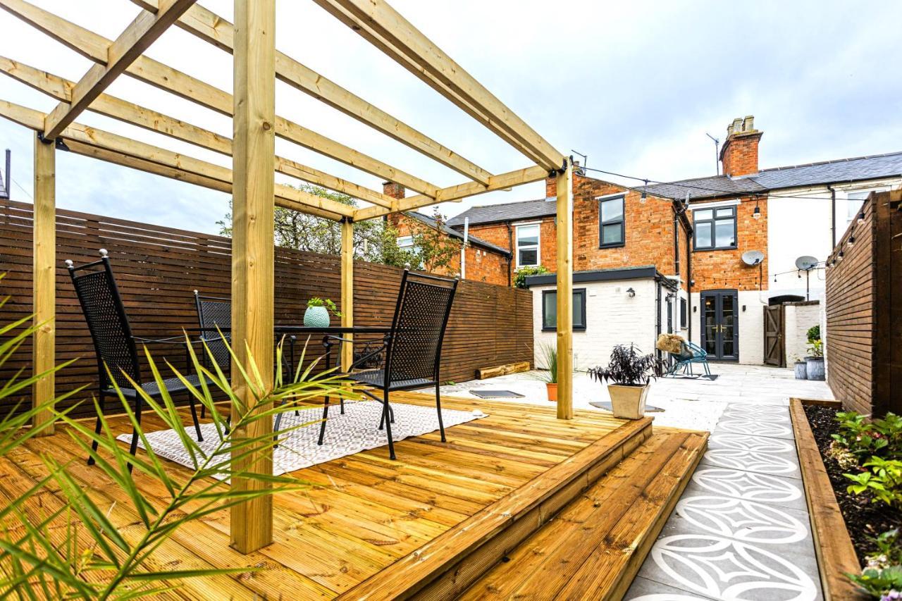 Luxe Stratford Townhouse Beautifully Renovated, Well Equipped, Sleeps 4, 2 Bathrooms, Free Parking - Minutes Walk To Town, Rsc & Pubs - Pet Friendly Zewnętrze zdjęcie