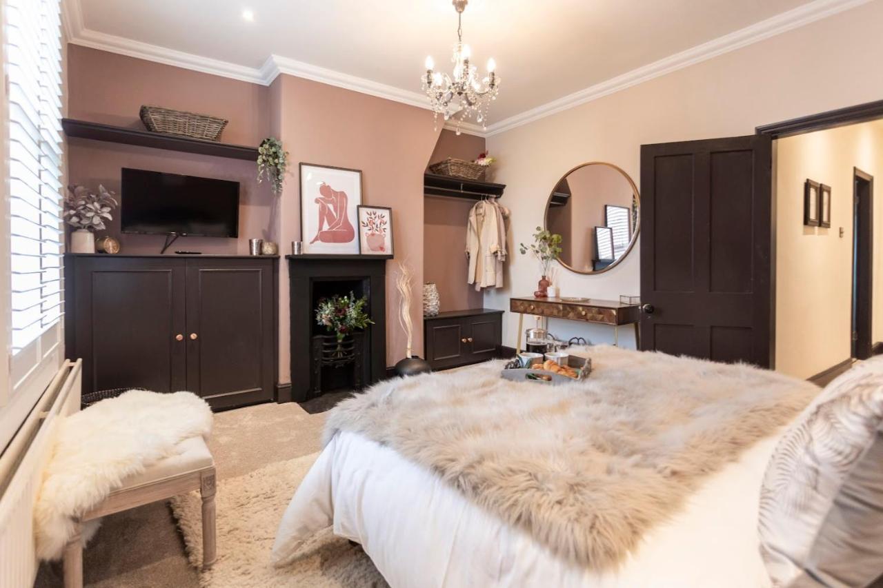 Luxe Stratford Townhouse Beautifully Renovated, Well Equipped, Sleeps 4, 2 Bathrooms, Free Parking - Minutes Walk To Town, Rsc & Pubs - Pet Friendly Zewnętrze zdjęcie