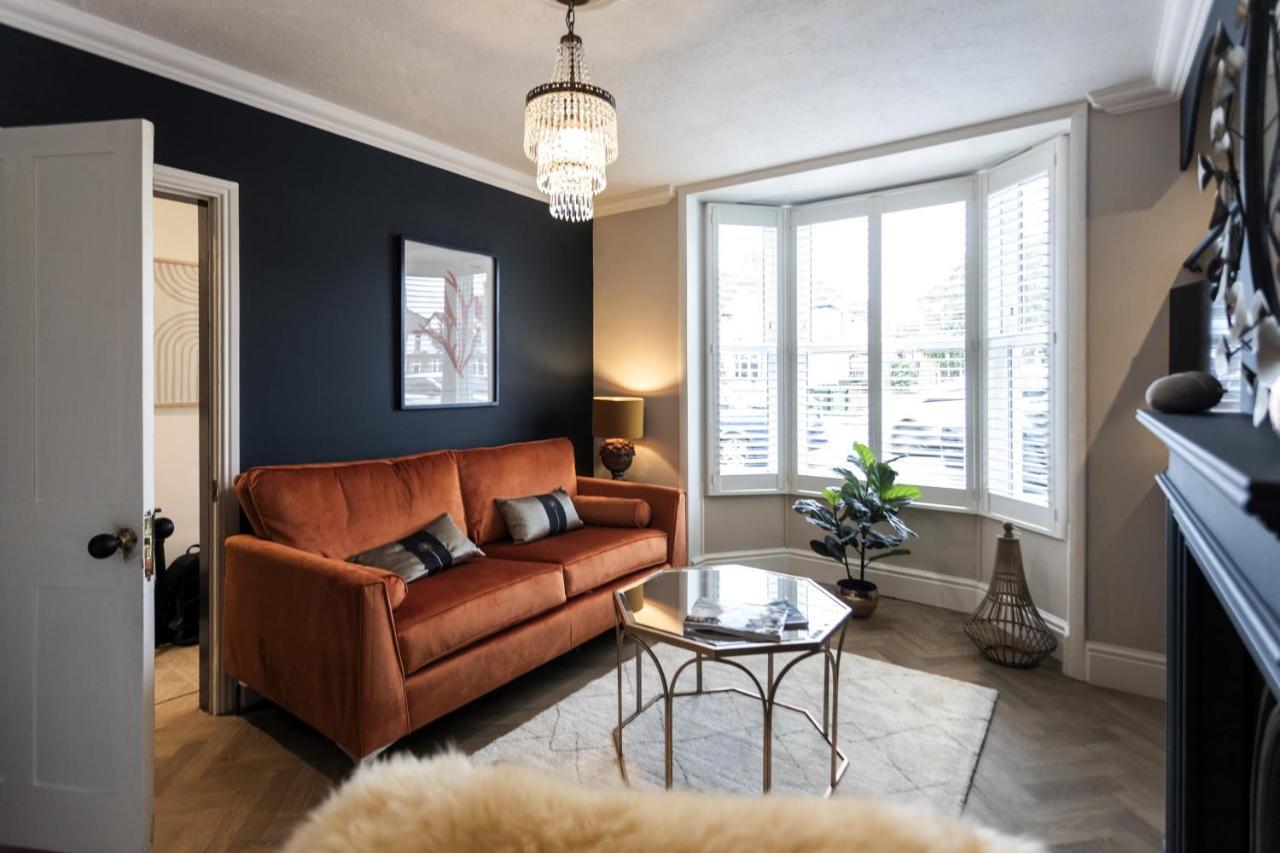 Luxe Stratford Townhouse Beautifully Renovated, Well Equipped, Sleeps 4, 2 Bathrooms, Free Parking - Minutes Walk To Town, Rsc & Pubs - Pet Friendly Zewnętrze zdjęcie