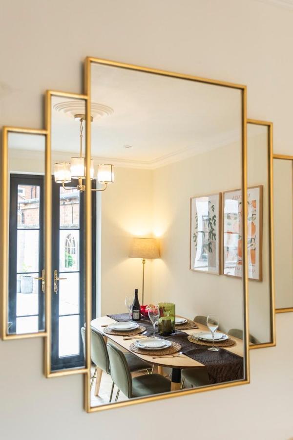 Luxe Stratford Townhouse Beautifully Renovated, Well Equipped, Sleeps 4, 2 Bathrooms, Free Parking - Minutes Walk To Town, Rsc & Pubs - Pet Friendly Zewnętrze zdjęcie