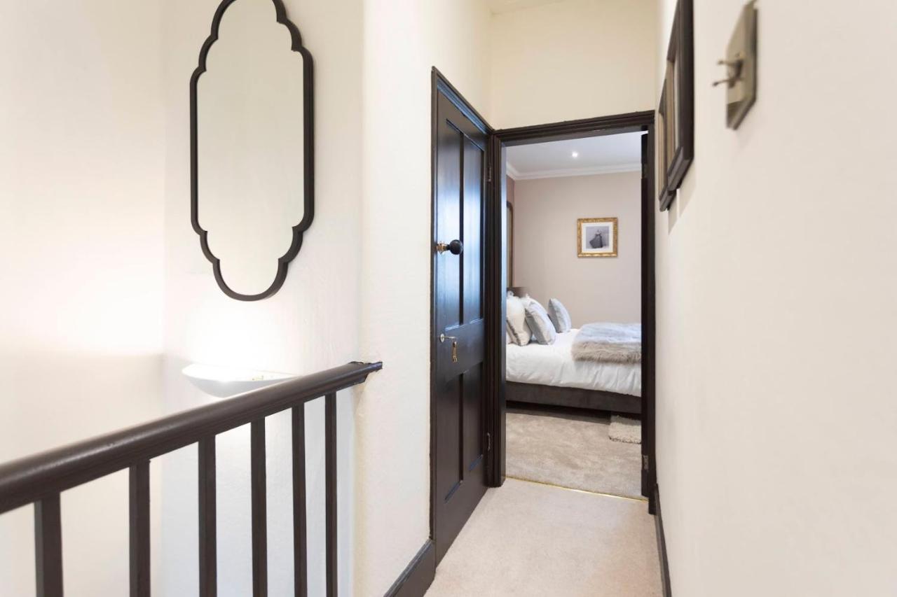 Luxe Stratford Townhouse Beautifully Renovated, Well Equipped, Sleeps 4, 2 Bathrooms, Free Parking - Minutes Walk To Town, Rsc & Pubs - Pet Friendly Zewnętrze zdjęcie
