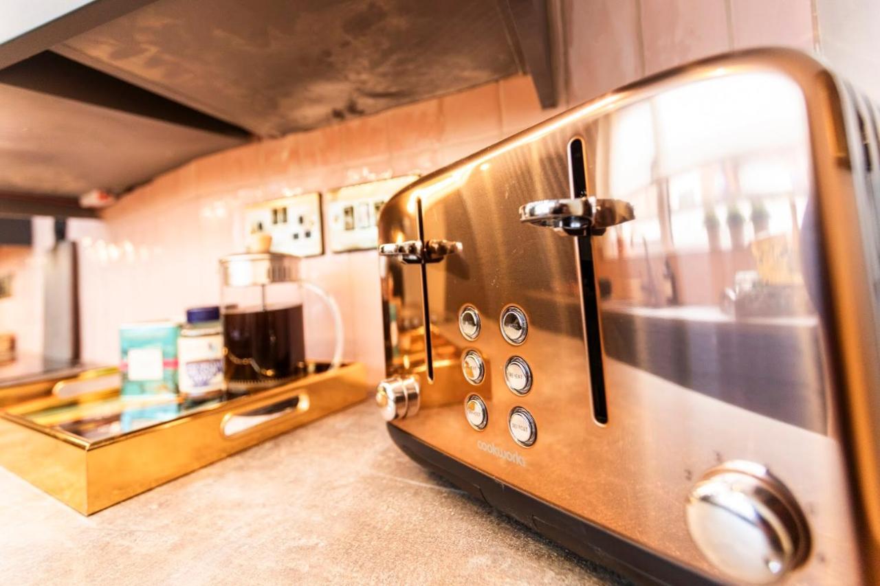 Luxe Stratford Townhouse Beautifully Renovated, Well Equipped, Sleeps 4, 2 Bathrooms, Free Parking - Minutes Walk To Town, Rsc & Pubs - Pet Friendly Zewnętrze zdjęcie