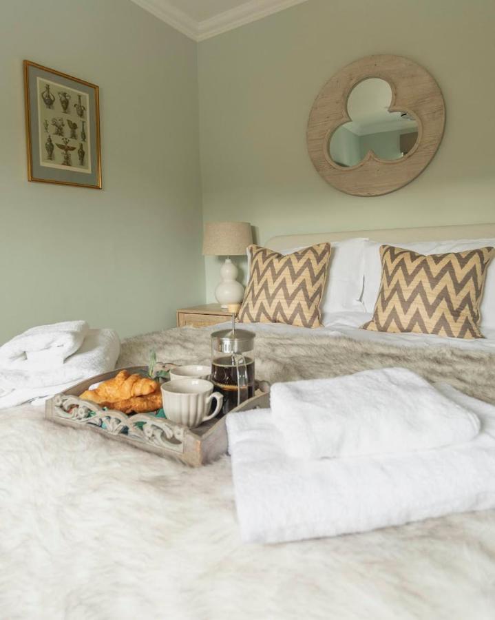 Luxe Stratford Townhouse Beautifully Renovated, Well Equipped, Sleeps 4, 2 Bathrooms, Free Parking - Minutes Walk To Town, Rsc & Pubs - Pet Friendly Zewnętrze zdjęcie